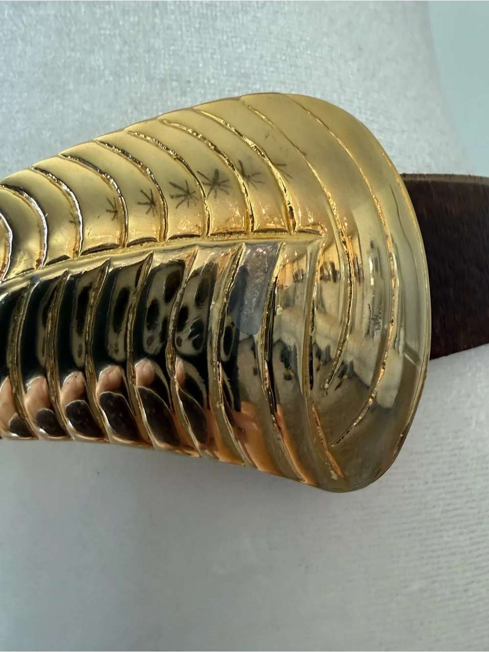 Vintage Women’s 80’s Leather Belt With Gold Leaf Clasp Buckle Retro